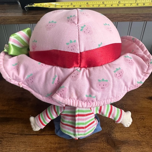 Vintage - Strawberry Shortcake Doll with Pink Hat and Striped Shirt - Picture 2 of 5